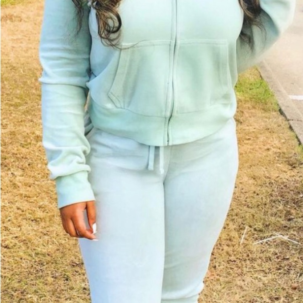 2 piece set from Fashion Nova Size large color light blue. Worn 3 times.